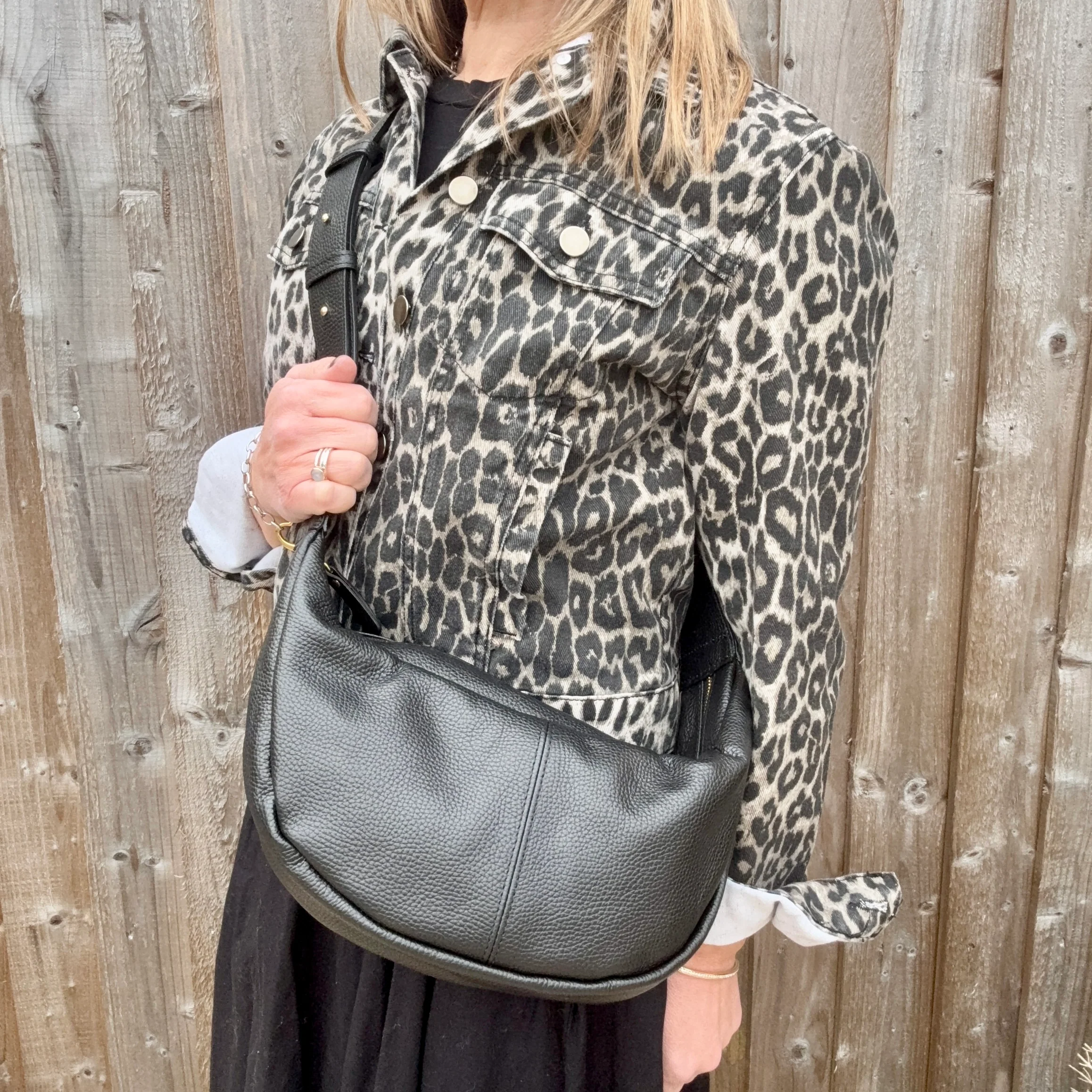 Black Crossbody Wide Strap Swing Bag - Image 5